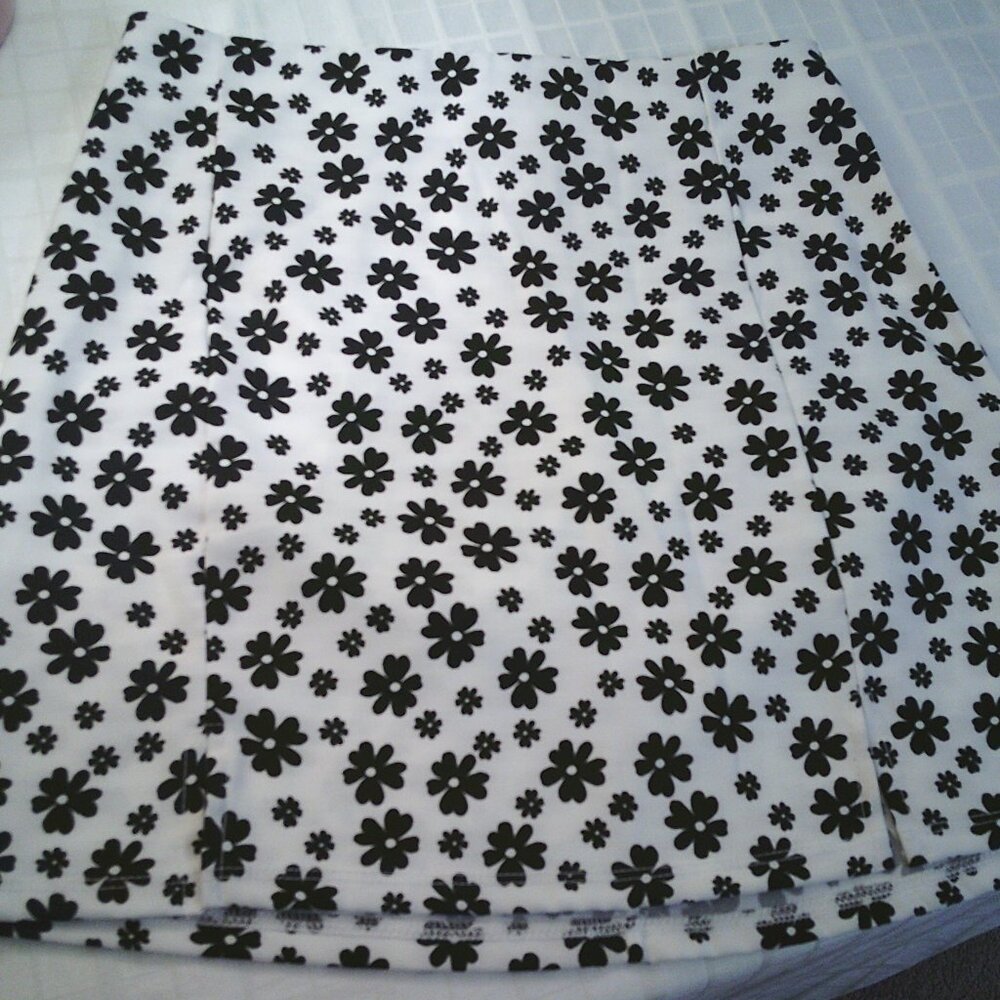 Altar'd State white mini skirt with black flowers, 2 front slits, size Medium